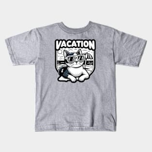 cat on vacation Kids T-Shirt